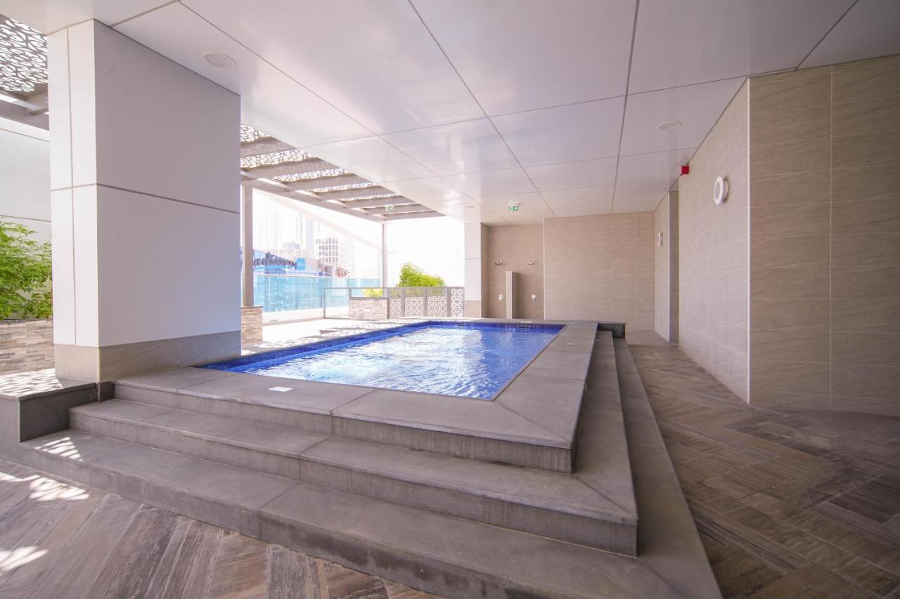 דובאי Elegant 2Br View With Rooftop Pool The Bay מראה חיצוני תמונה
